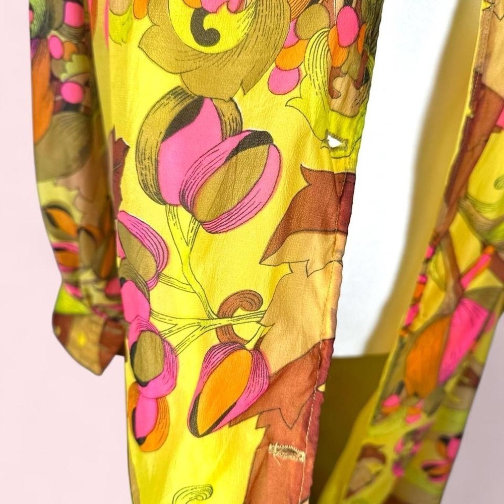 Vintage 60s Psychedelic House Coat, By Vanity Fair Easton, Chiffon, Mod Floral - Picture 5 of 8